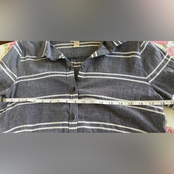 NWOT - Ann Taylor LOFT Chambray Grey & White 100% Cotton Button Down Size medium - Picture 5 of 6